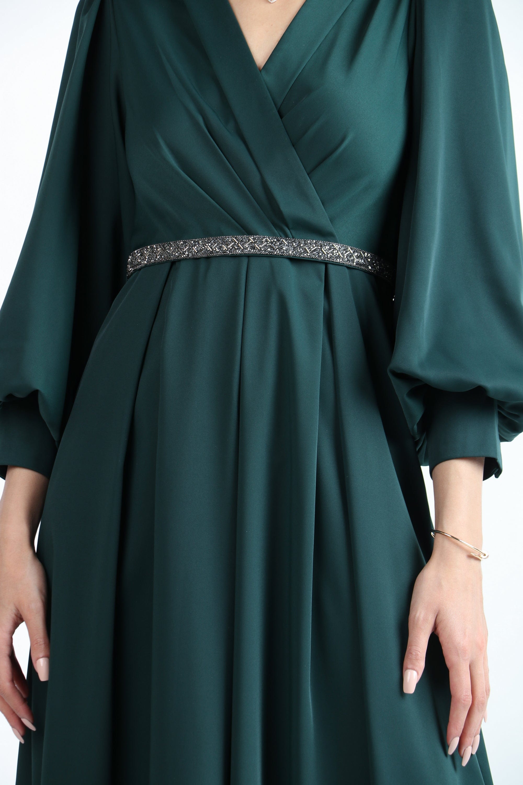 نتشي فستان ماكسي كم منفوخ بفتحة صدر سبعة