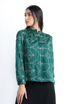 نتشي بلوزة منقوشة بياقة وكم طويل وأزرار أمامية