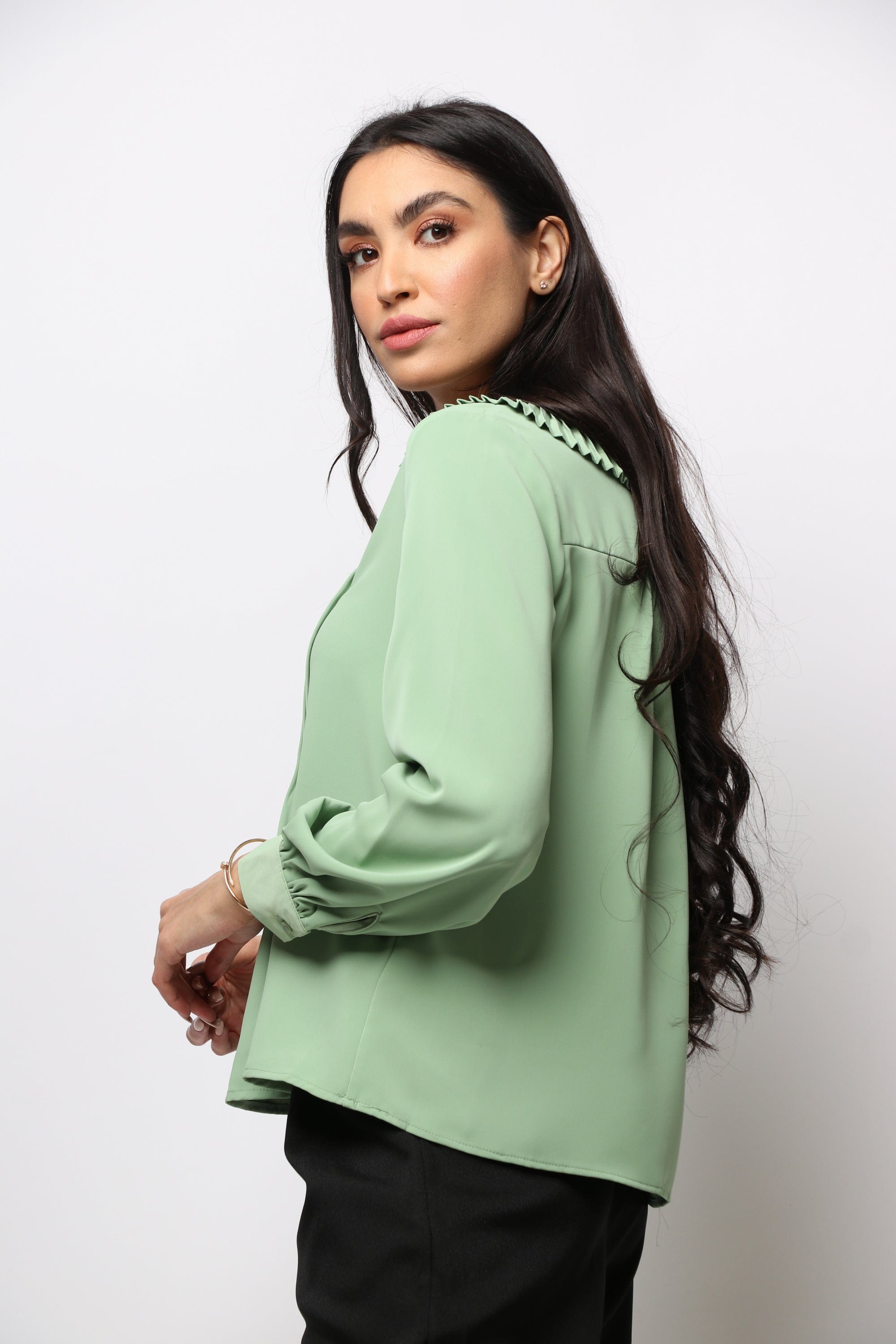 نتشي بلوزة رسمية رقبة مكشكشة كم طويل بأساور نسائي