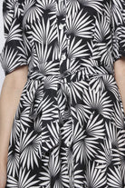 نتشي فستان ميدي سادة بكم قصير