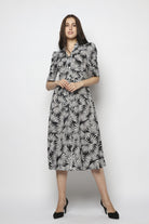 نتشي فستان ميدي سادة بكم قصير