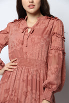 نتشي فستان ميدي زم منفوش بأكمام طويلة