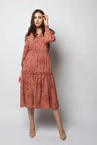 نتشي فستان ميدي زم منفوش بأكمام طويلة