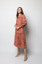 نتشي فستان ميدي زم منفوش بأكمام طويلة