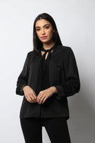 نتشي بلوزة رسمية بربطة عنق طويلة بكم طويل منفوخة