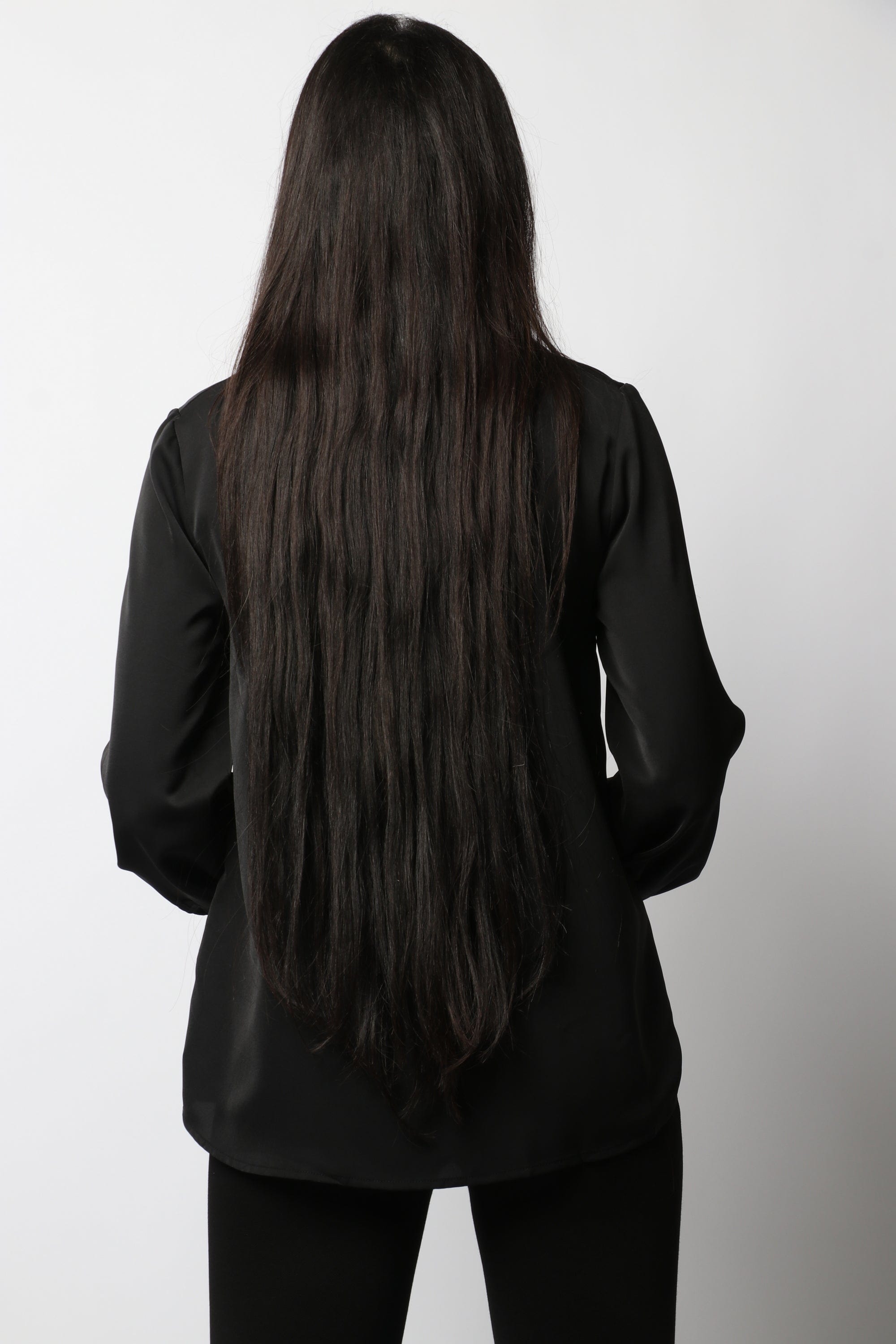 نتشي بلوزة رسمية بربطة عنق طويلة بكم طويل منفوخة