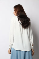 نتشي بلوزة رسمية بربطة عنق طويلة بكم طويل منفوخة