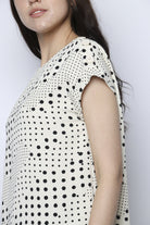 نتشي بلوزة منقطة ناعمة بأكمام قصير نسائي