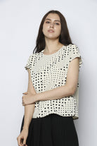 نتشي بلوزة منقطة ناعمة بأكمام قصير نسائي