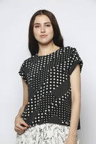 نتشي بلوزة منقطة ناعمة بأكمام قصير نسائي