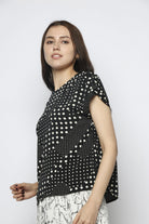 نتشي بلوزة منقطة ناعمة بأكمام قصير نسائي