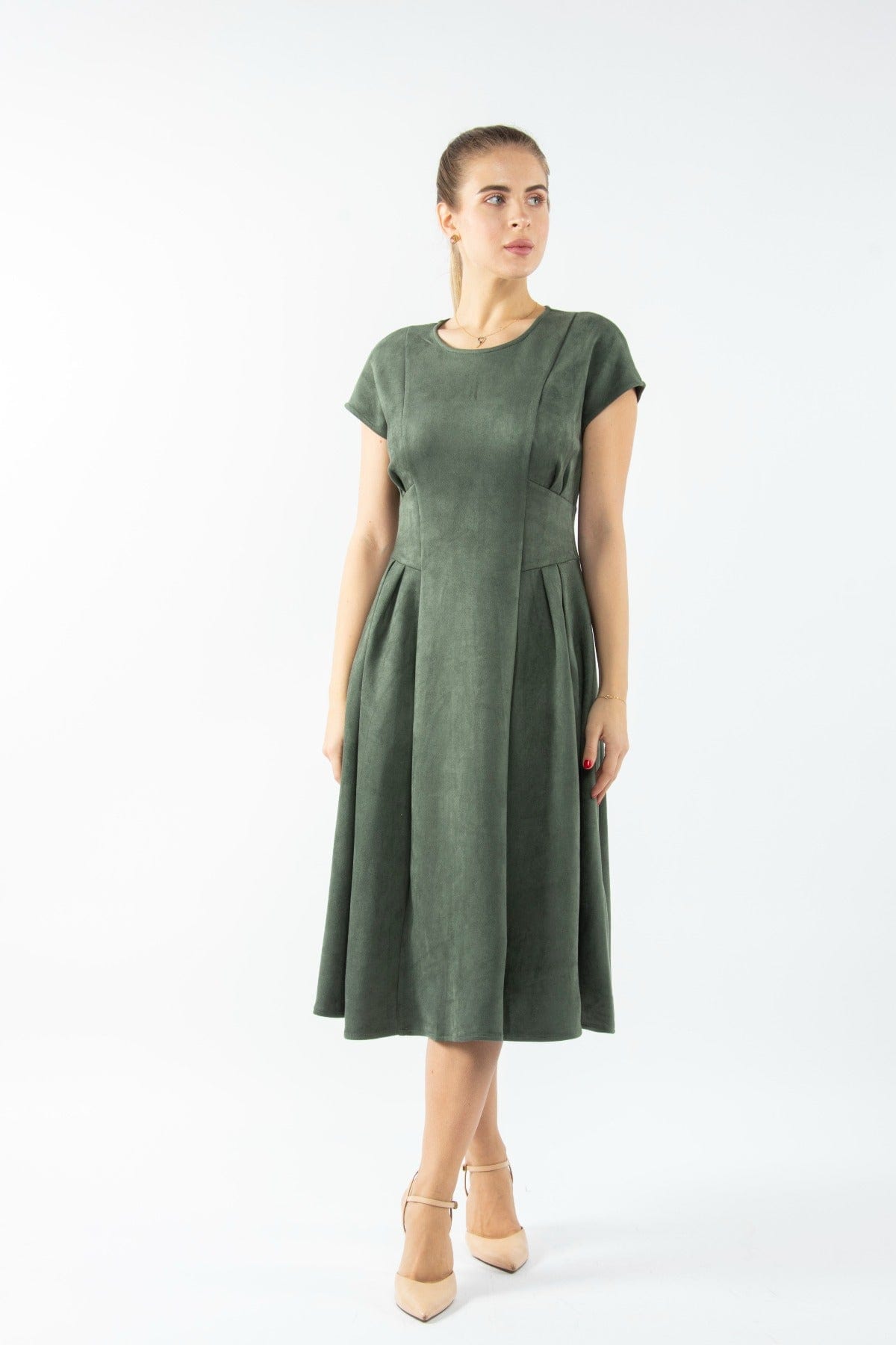 نتشي فستان ميدي سادة مخصر بكسرات جانبية بأكمام قصيرة