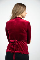 نتشي بلوزة مخملية مفتوحة بخصر مربوط على الوسط كم طويل نسائي