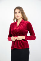 نتشي بلوزة مخملية مفتوحة بخصر مربوط على الوسط كم طويل نسائي