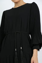 نتشي فستان طويل بحزام خصر باكمام بف بكسرات طويلة