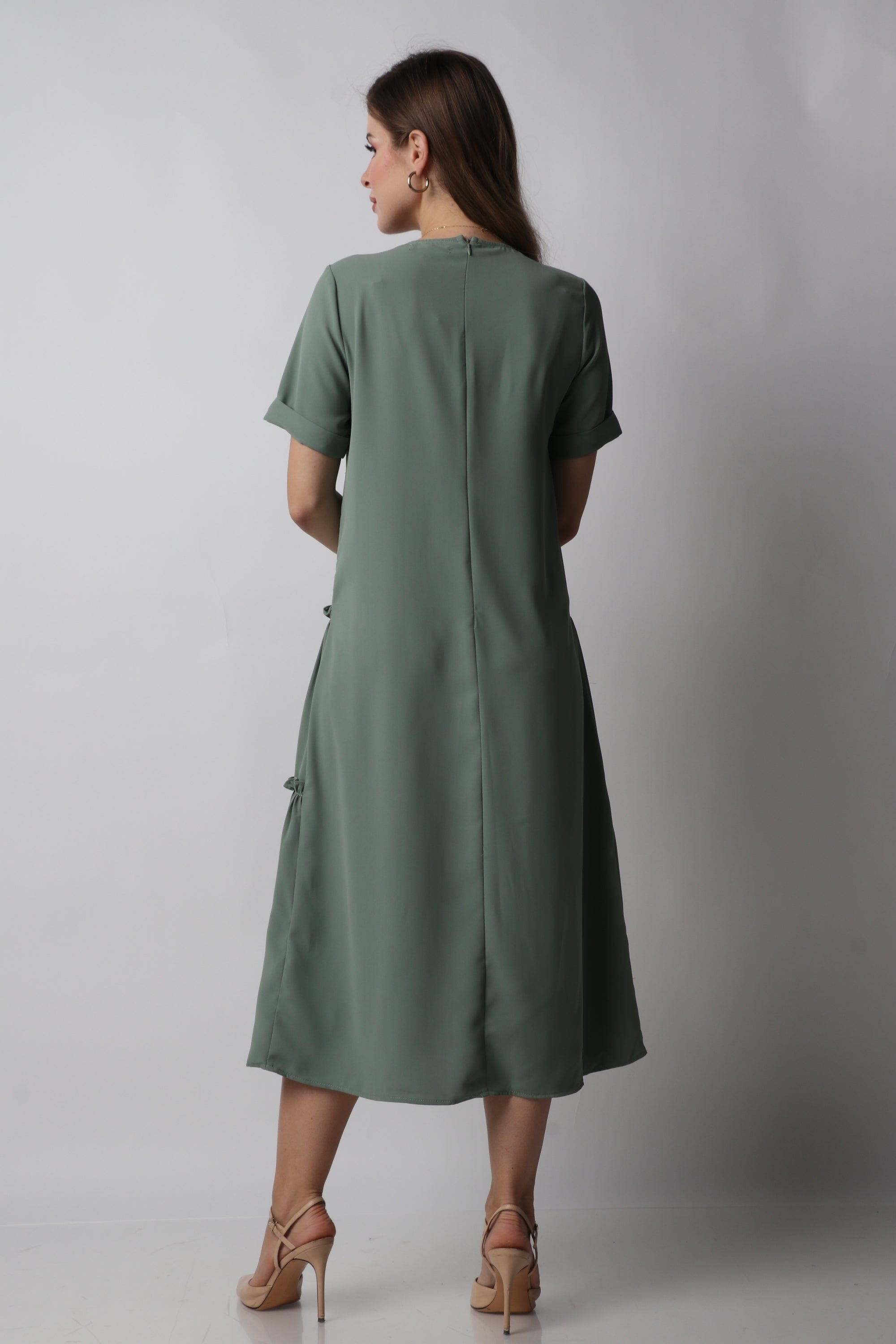 نتشي فستان ميدي منفوش من تحت بكم قصير