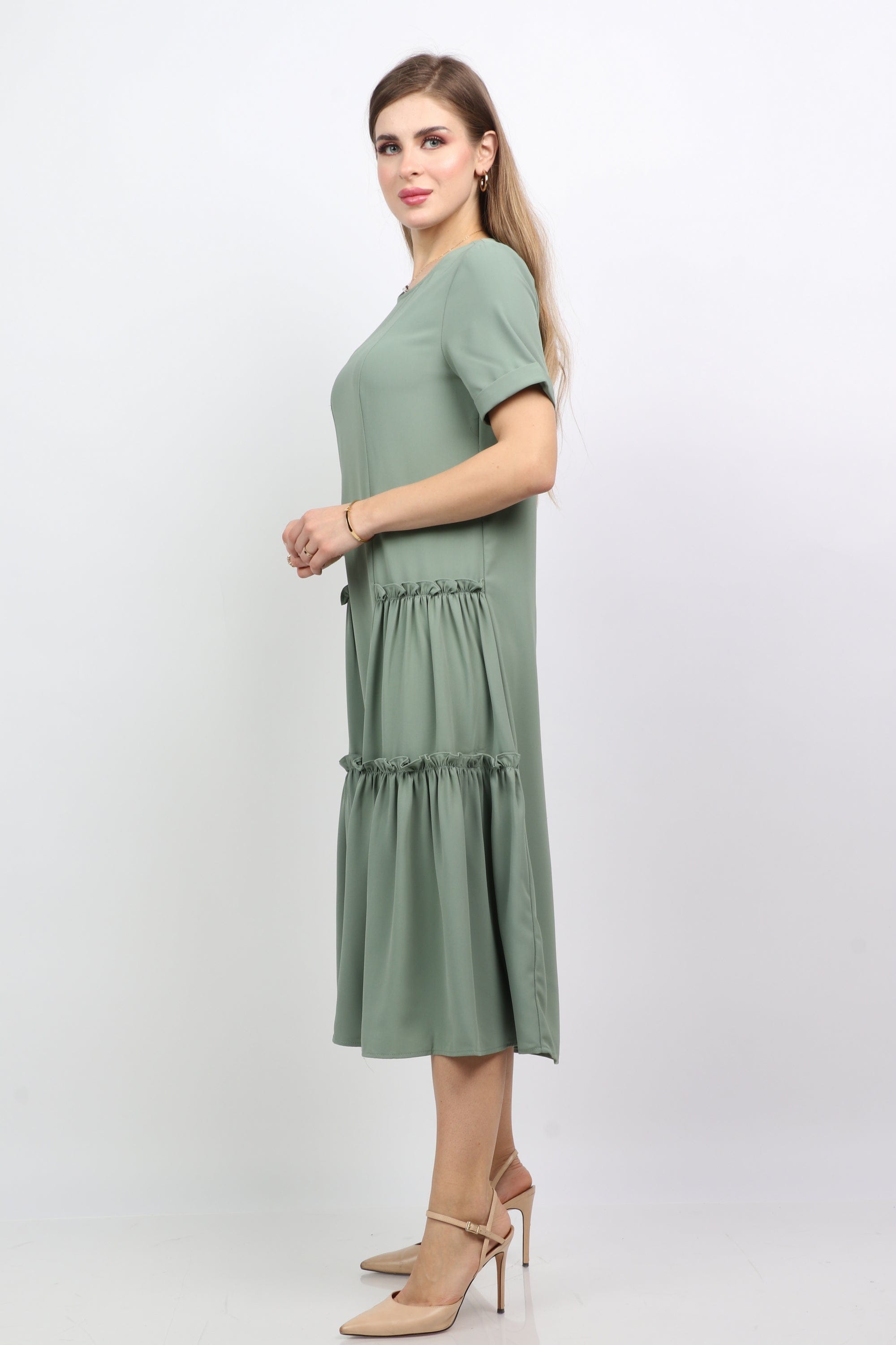 نتشي فستان ميدي منفوش من تحت بكم قصير