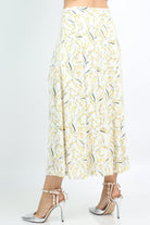 نتشي تنورة ميدي منقوشة بورود صغيرة ناعمة