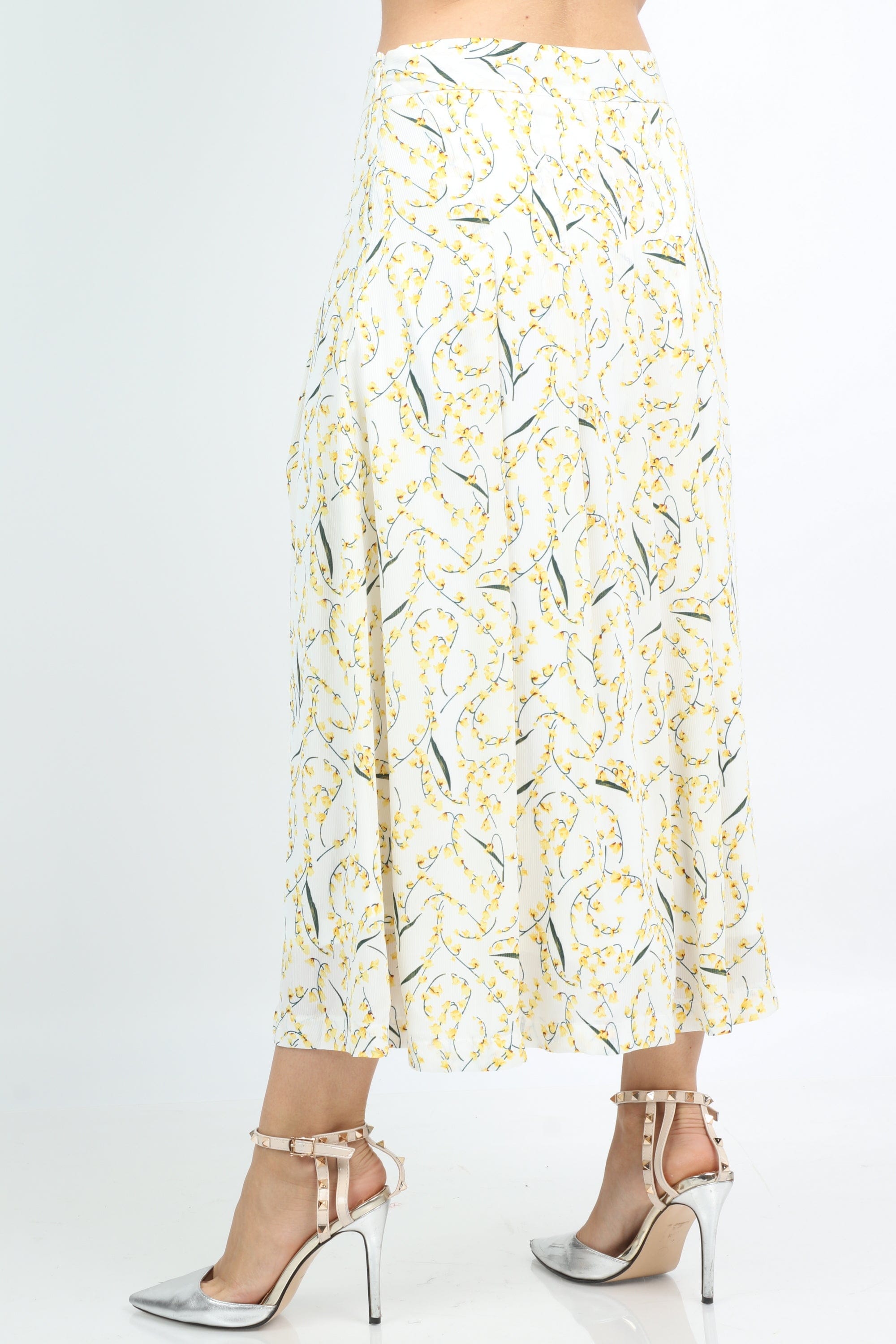 نتشي تنورة ميدي منقوشة بورود صغيرة ناعمة