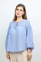 نتشي بلوزة بفتحة صدر ورباط وكم طويل نسائي