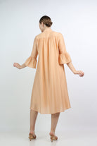 نتشي فستان ميدي بأزرار أمامية بليسيه على الصدر كم قصير