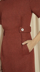 نتشي فستان ميدي بجيوب أمامية أحمر