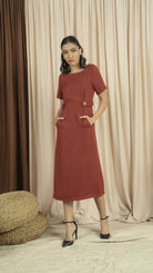 نتشي فستان ميدي بجيوب أمامية أحمر