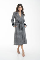 نتشي بالطو نسائي طويل رسمي مزين بفرو علي الكم أسود