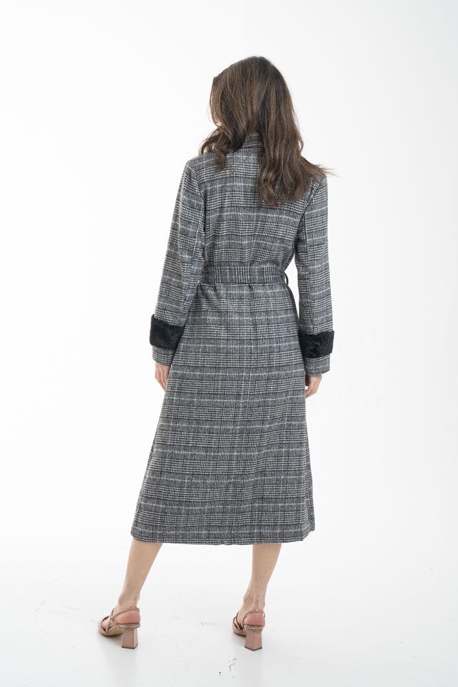 نتشي بالطو نسائي طويل رسمي مزين بفرو علي الكم أسود