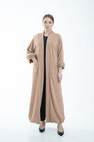 نتشي بالطو نسائي بأكمام طويلة مزين بفرو وجيوب أمامية