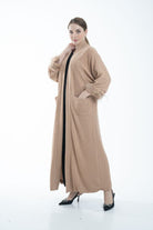 نتشي بالطو نسائي بأكمام طويلة مزين بفرو وجيوب أمامية