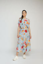 نتشي بلوزة مزهرة مخصرة فراشة كم قصير نسائي