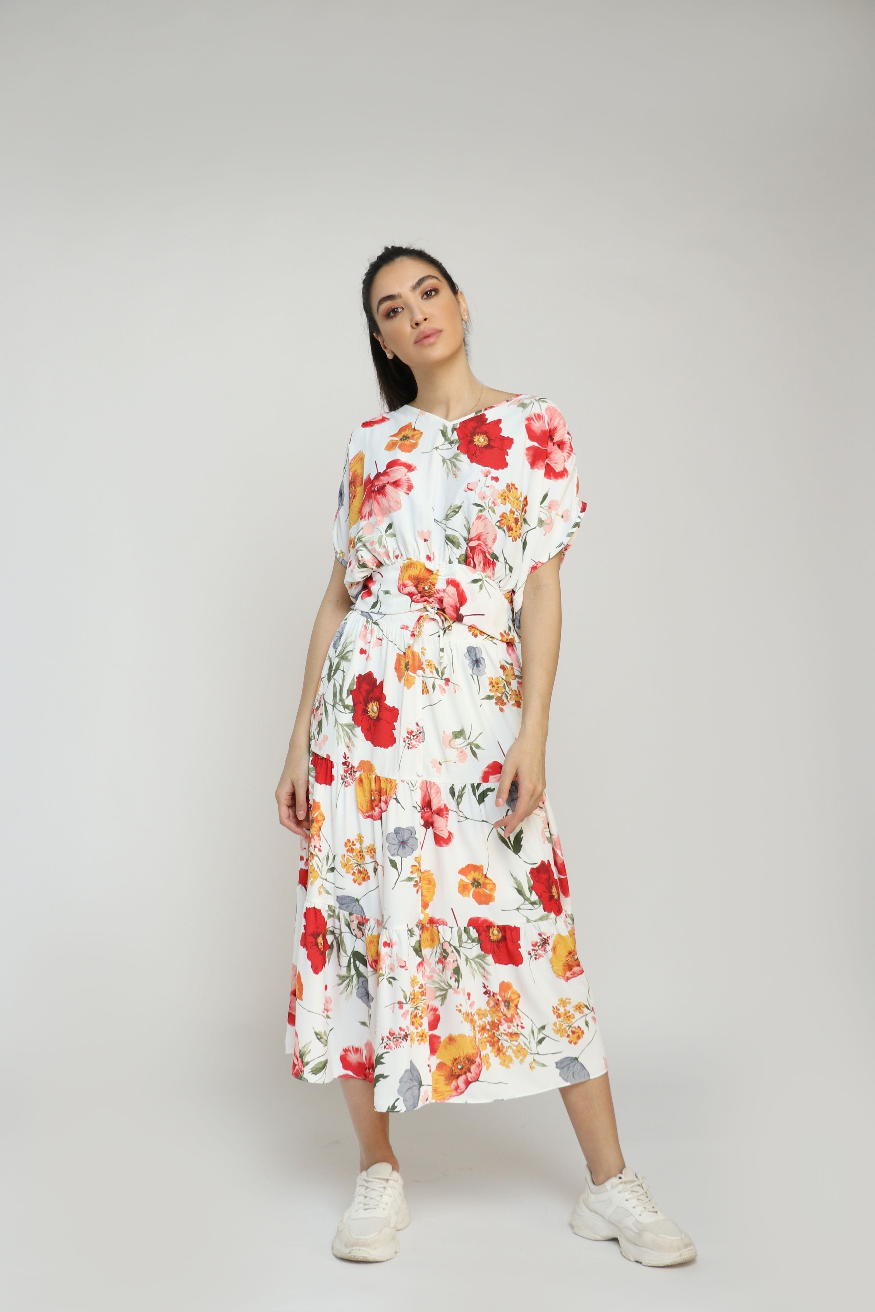 نتشي بلوزة مزهرة مخصرة فراشة كم قصير نسائي