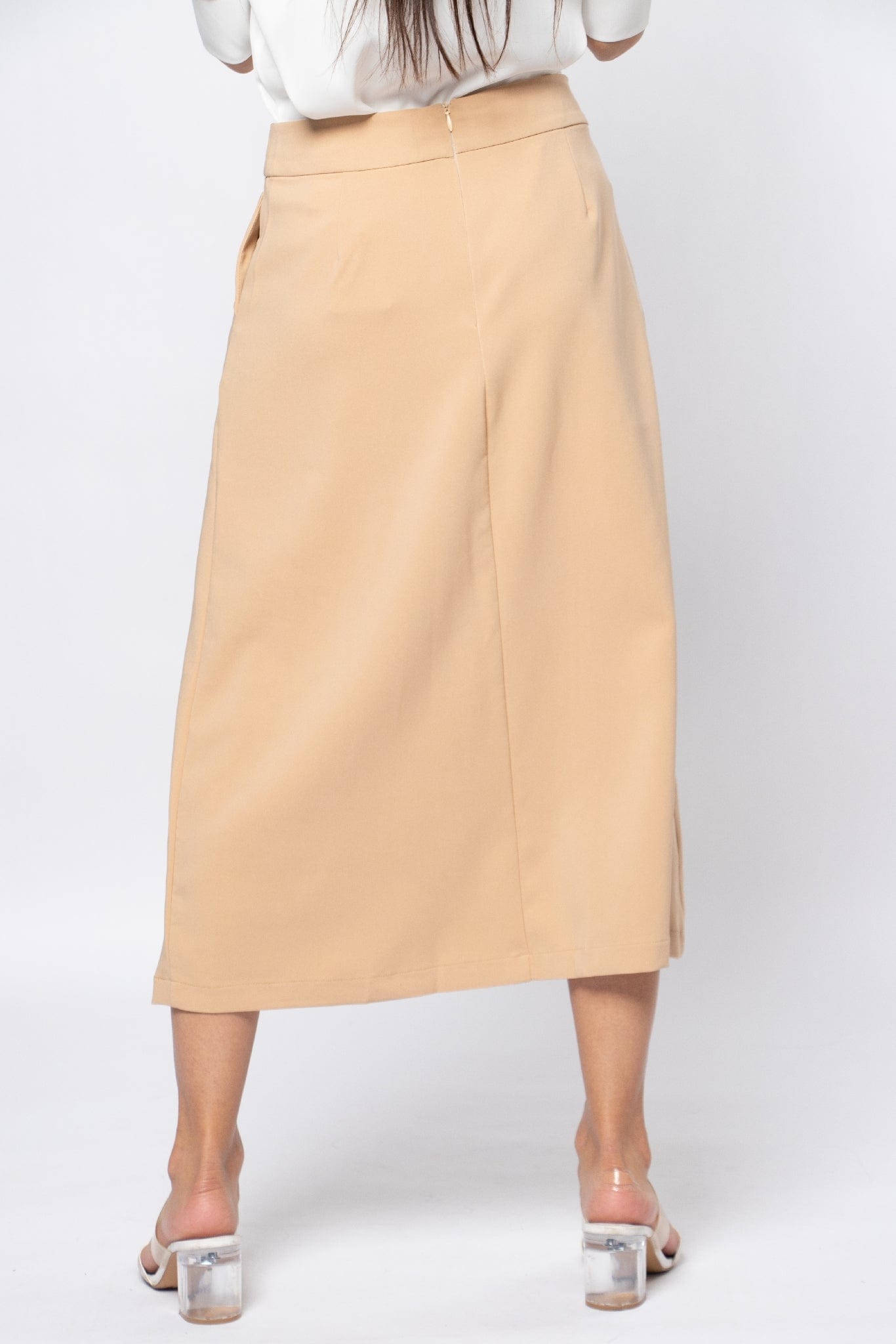 نتشي تنورة ميدي رسمية بكسرات سادة وحزام خصر