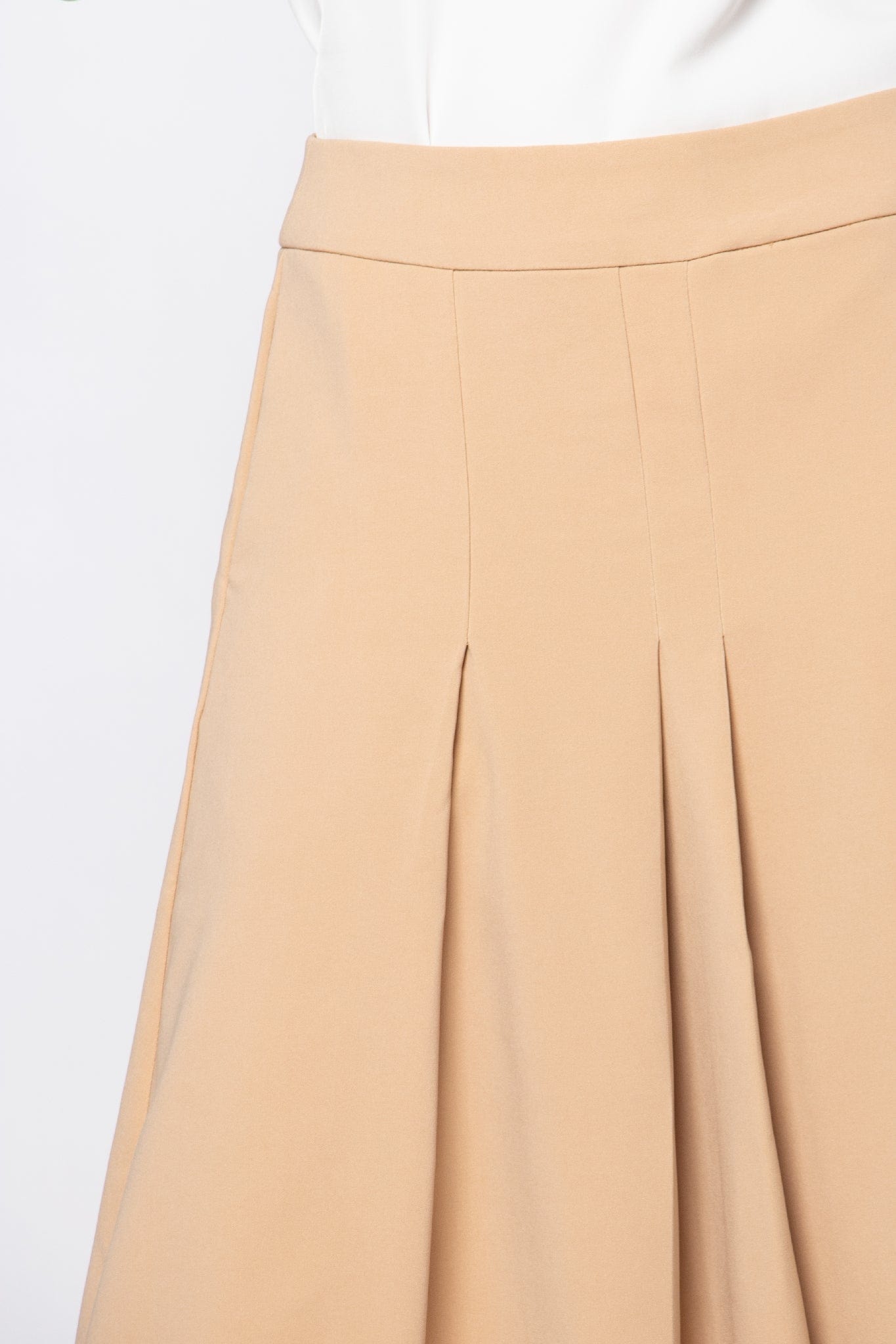 نتشي تنورة ميدي رسمية بكسرات سادة وحزام خصر