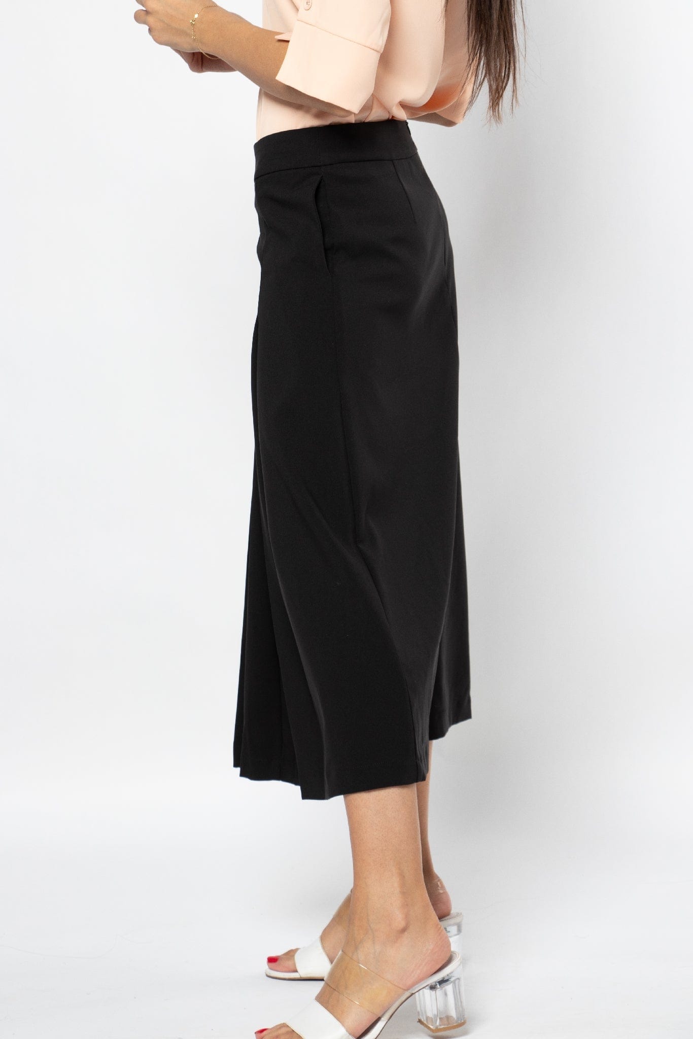 نتشي تنورة ميدي رسمية بكسرات سادة وحزام خصر