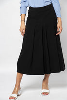 نتشي تنورة ميدي رسمية بكسرات سادة وحزام خصر