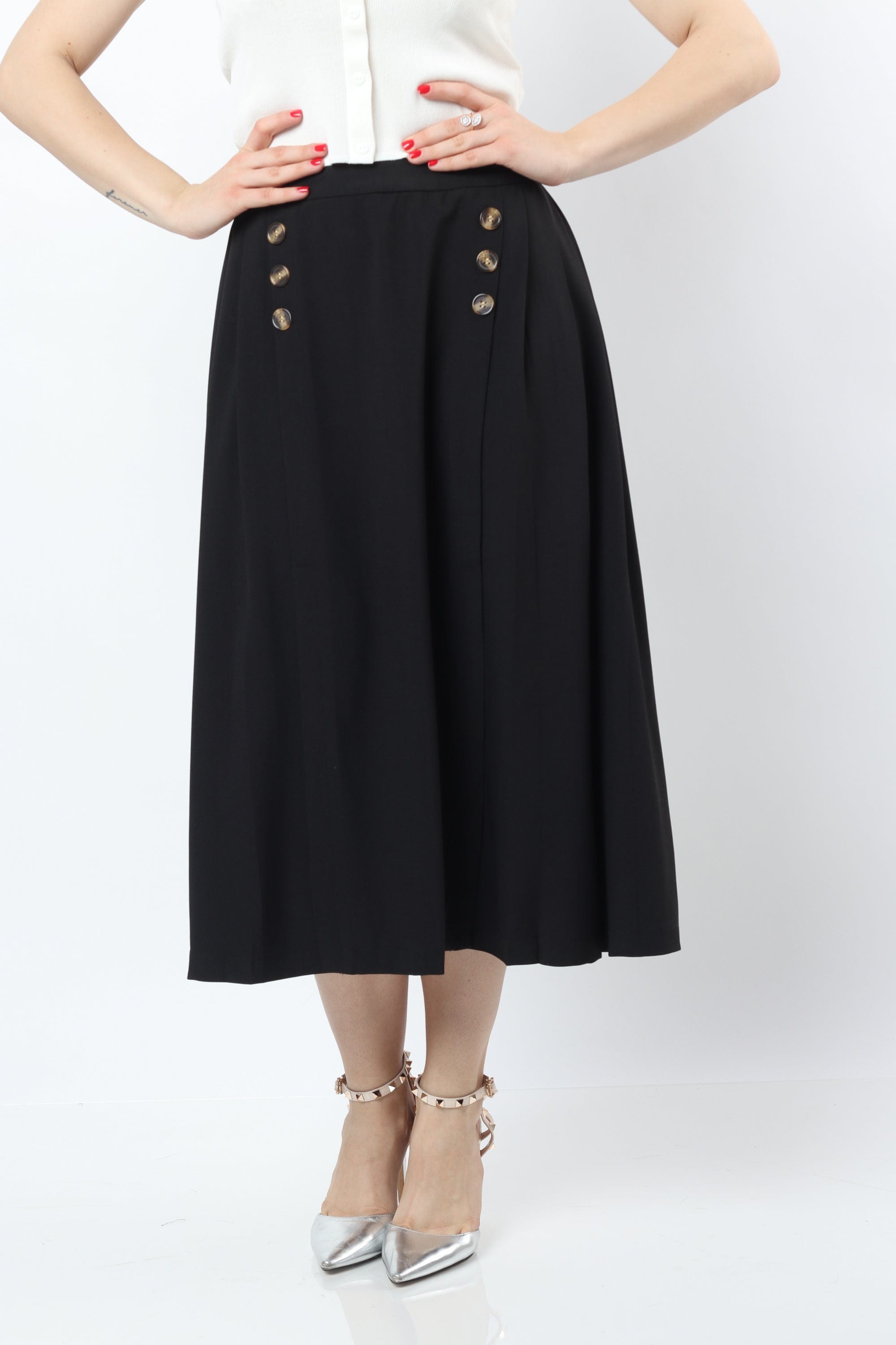 نتشي تنورة ميدي كلوش مخرمة مبطنة