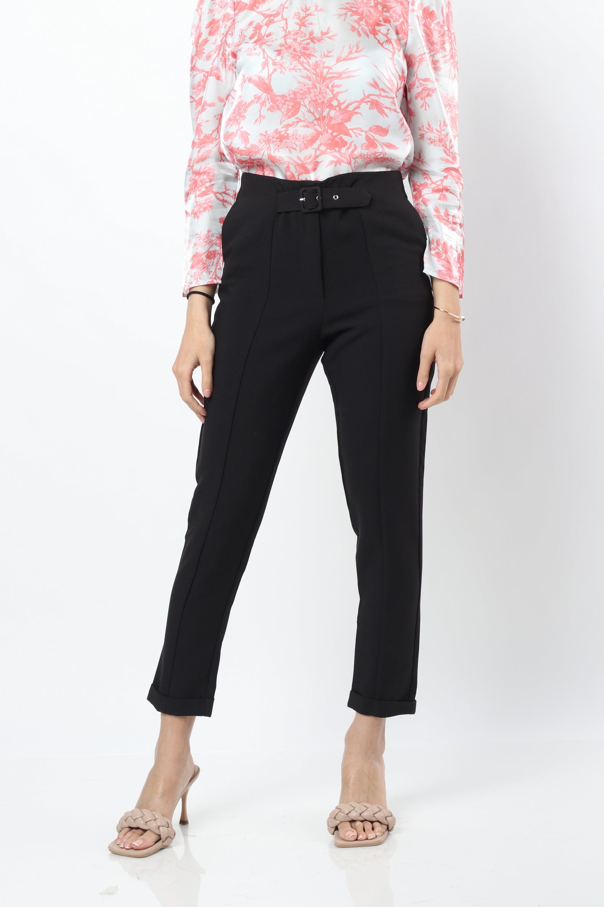 نتشي بنطلون قماش نسائي بثنية من الأسفل