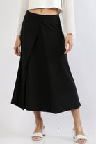 نتشي تنورة ميدي سادة بطيات عريضة محكمة بزرار