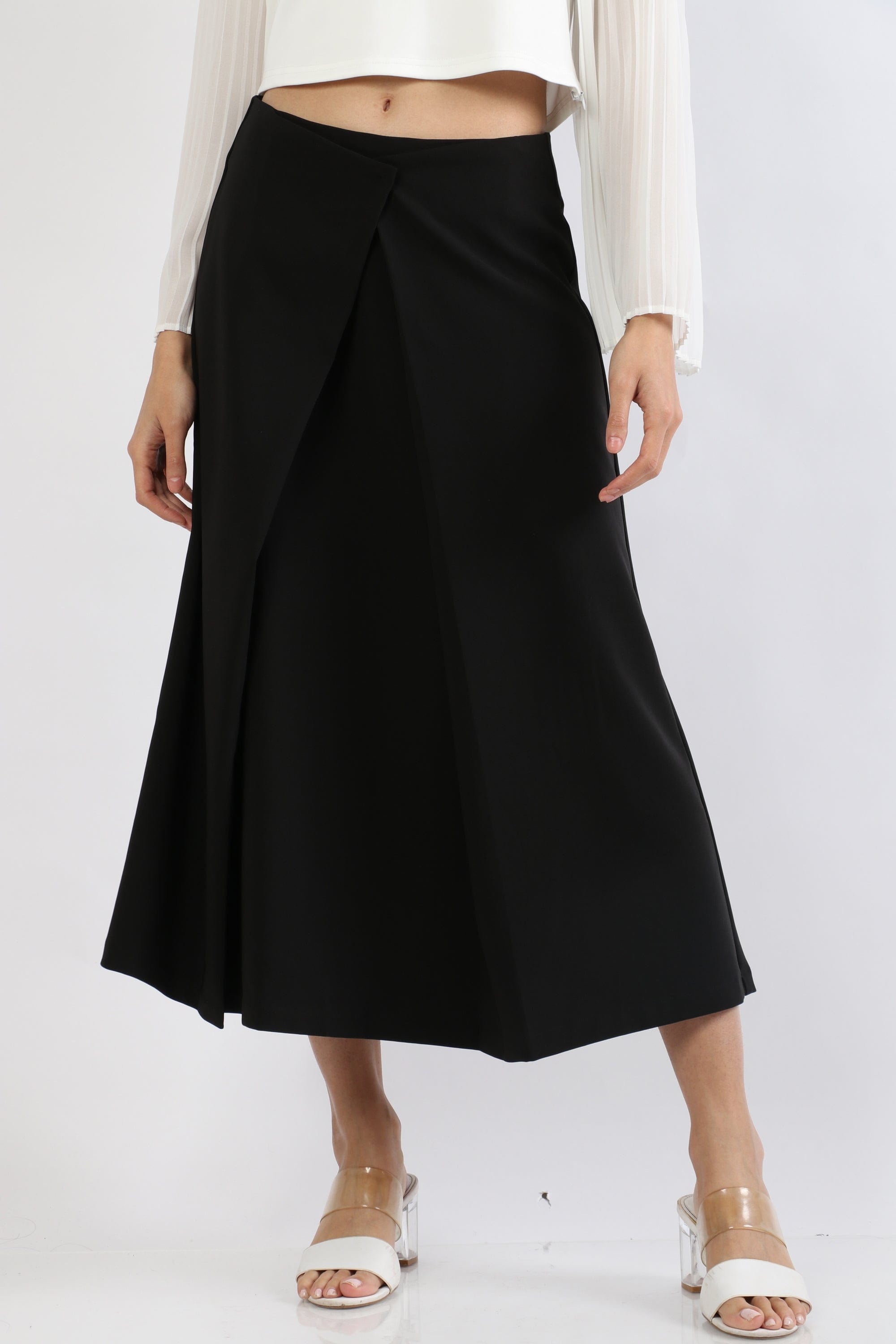 نتشي تنورة ميدي سادة بطيات عريضة محكمة بزرار