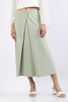 نتشي تنورة ميدي سادة بطيات عريضة محكمة بزرار