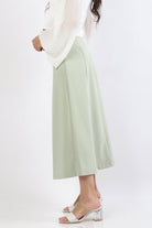 نتشي تنورة ميدي سادة بطيات عريضة محكمة بزرار