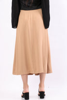 نتشي تنورة ميدي مكشكشة بكسرات أمامية