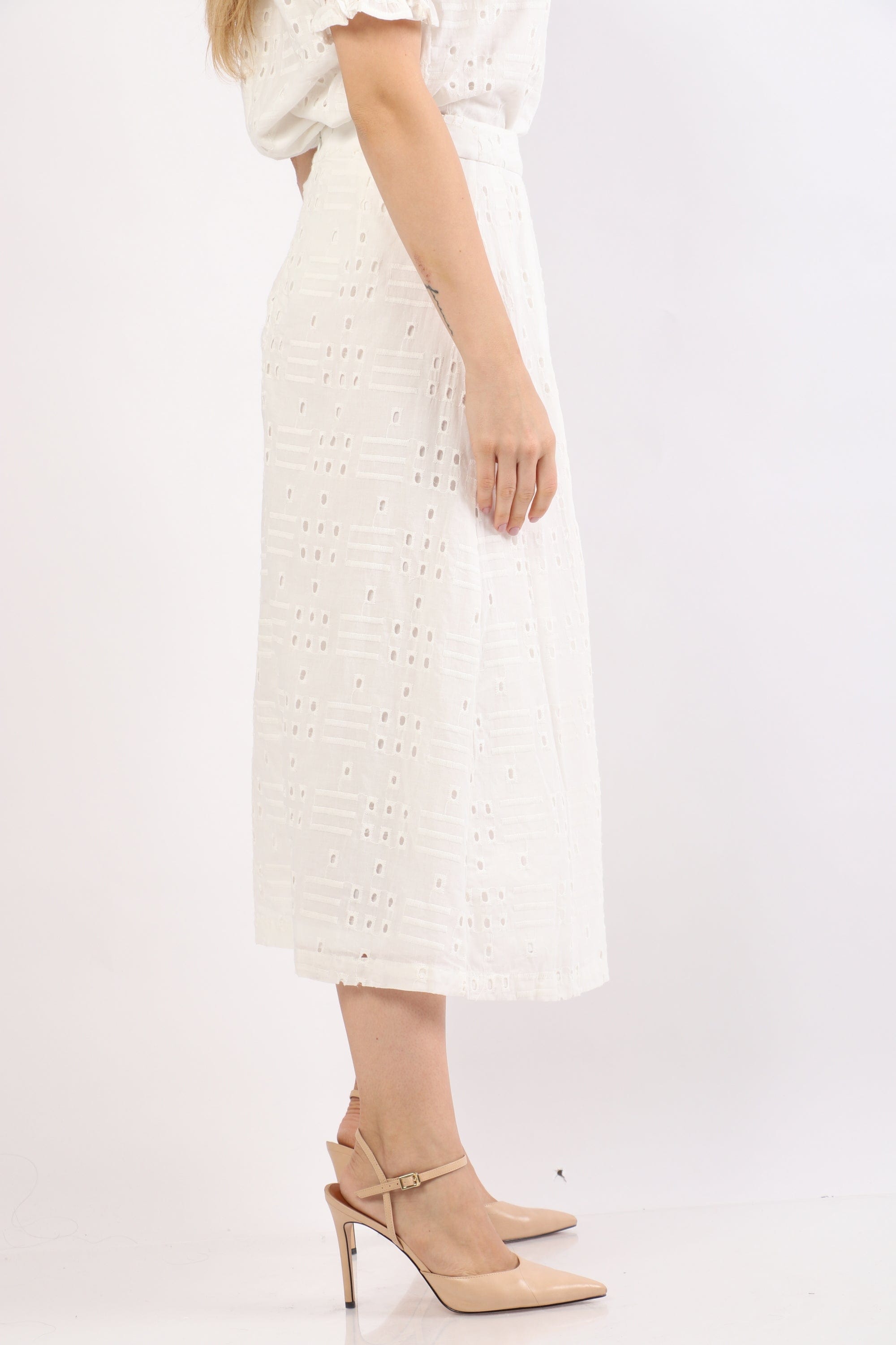 نتشي تنورة ميدي هاي ويست مطرزة دانتيل