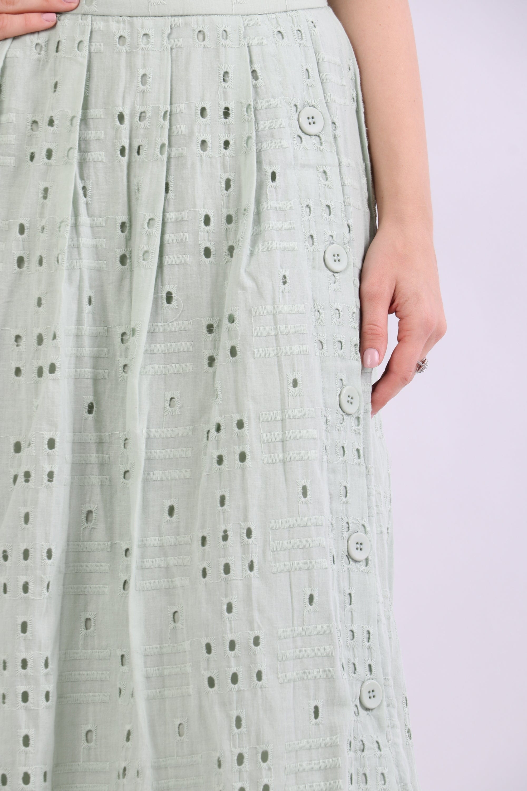 نتشي تنورة ميدي هاي ويست مطرزة دانتيل