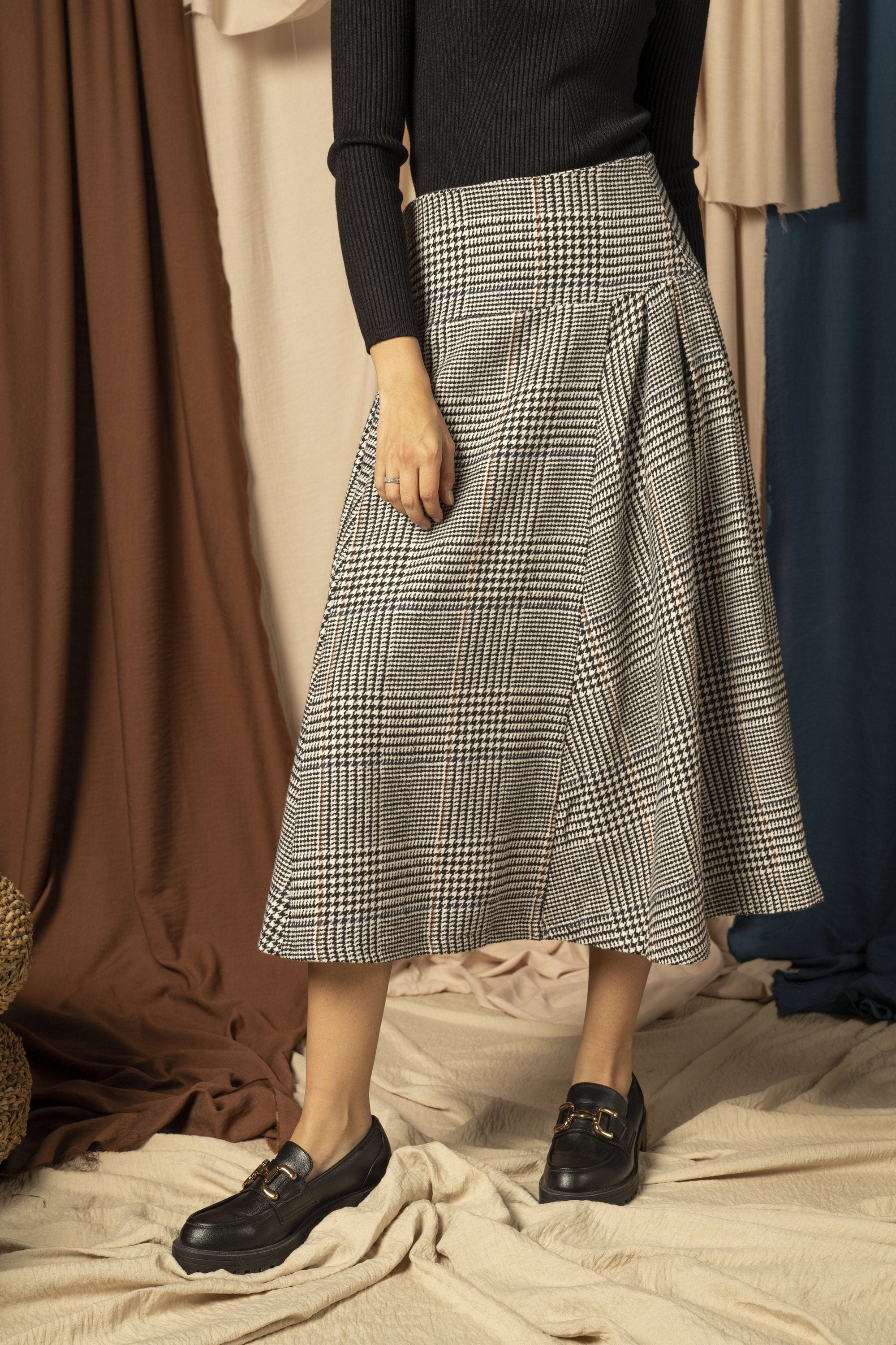 نتشي تنورة مربعات رسمية نسائية أوف وايت