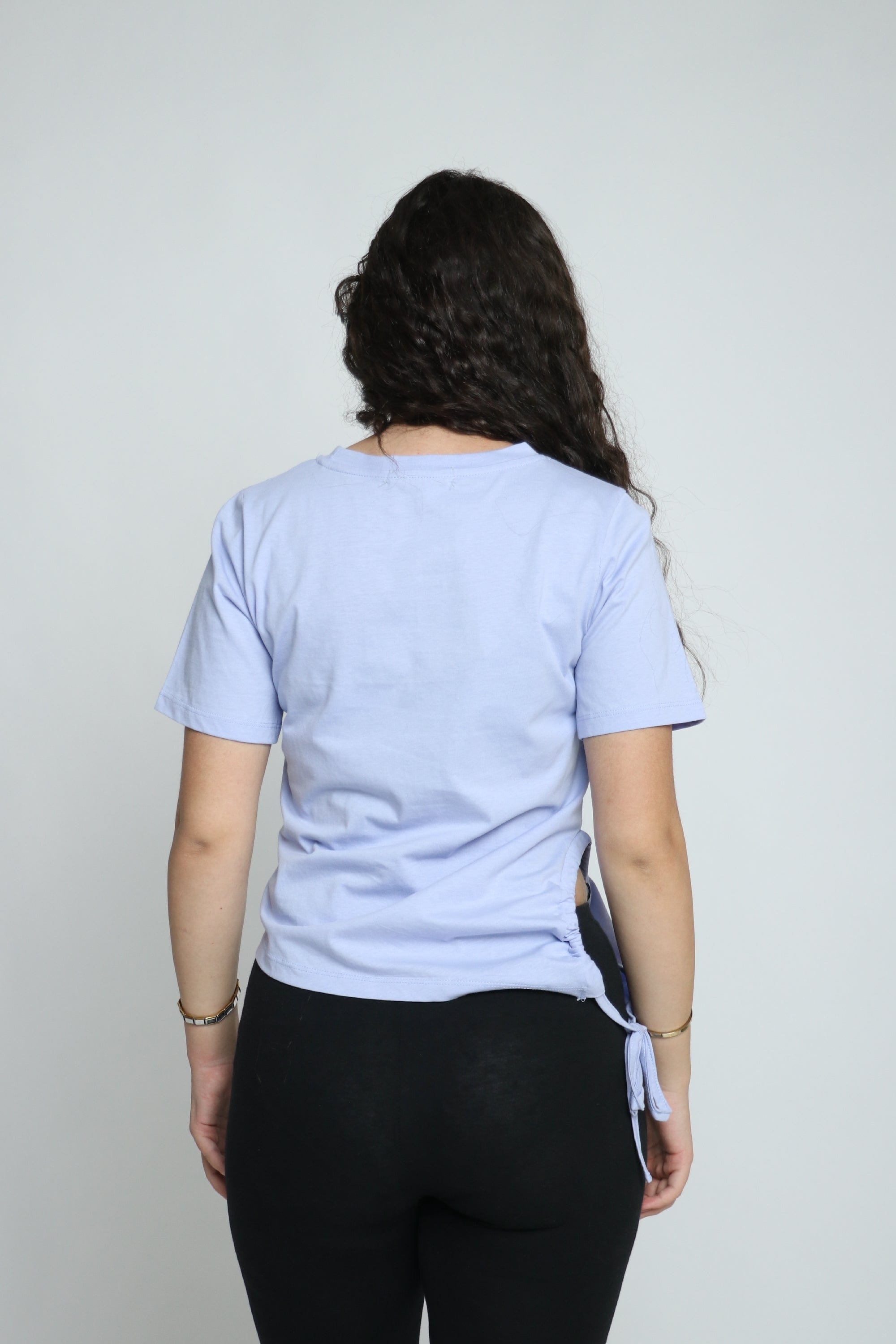 ميكا بلوزة قطنية طويلة من الجانب مع فتحة ورباط كم قصير نسائي