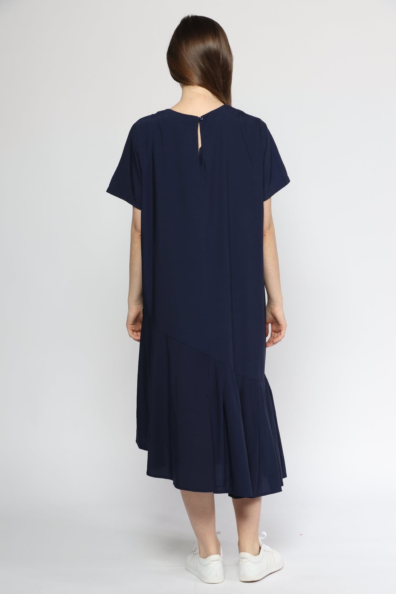 ميكا فستان ميدي واسع بكم قصير