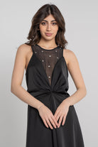 ميكا فستان ميدي بدون أكمام مخصر بفتحة صدر عميقة أسود